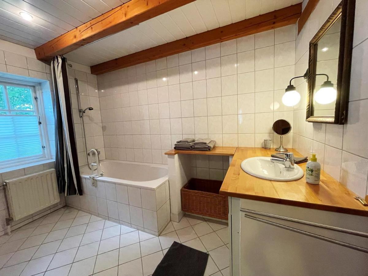 Das Puppenhaus, Reetdach, Sauna, Kamin, Eingezaeunt, Badewanne, Haustiere Willkommen Emmelsbull-Horsbull Exterior foto